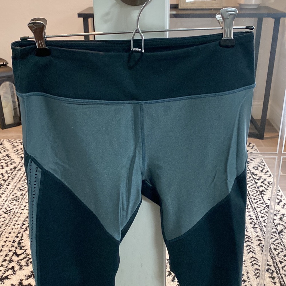 Fabletics capris - Picture 2 of 5